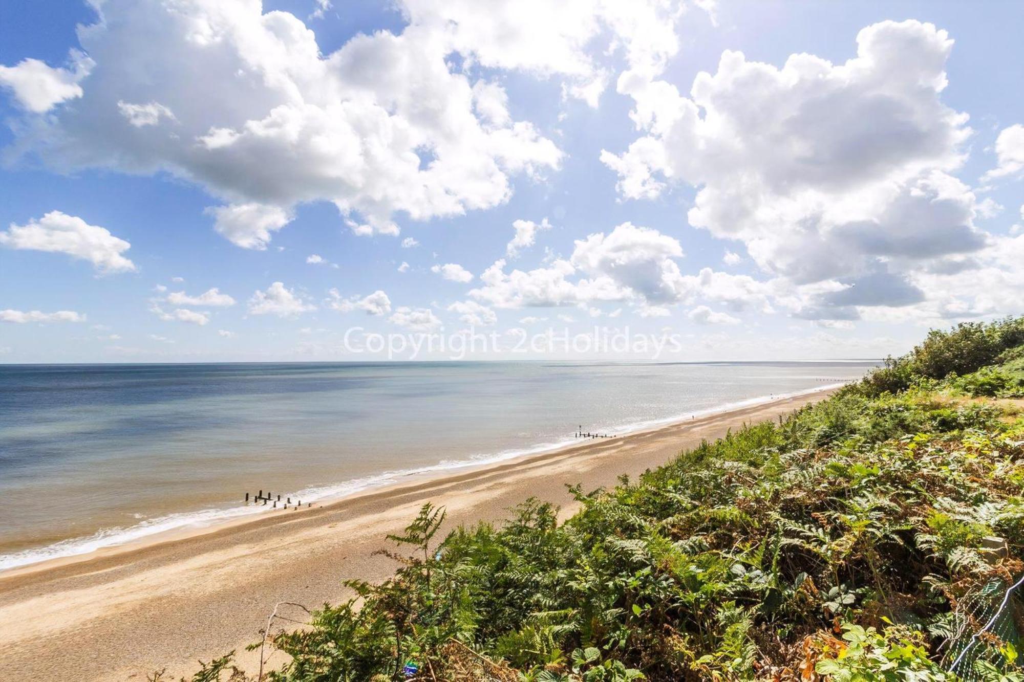 Beautiful Caravan For Hire With A Partial Sea View In Suffolk Ref 32042Az Lowestoft Bagian luar foto