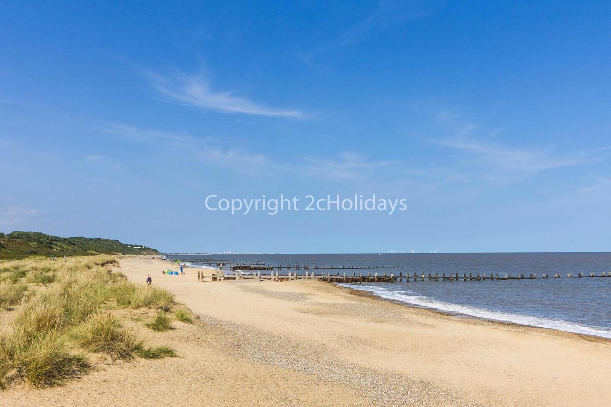 Beautiful Caravan For Hire With A Partial Sea View In Suffolk Ref 32042Az Lowestoft Bagian luar foto