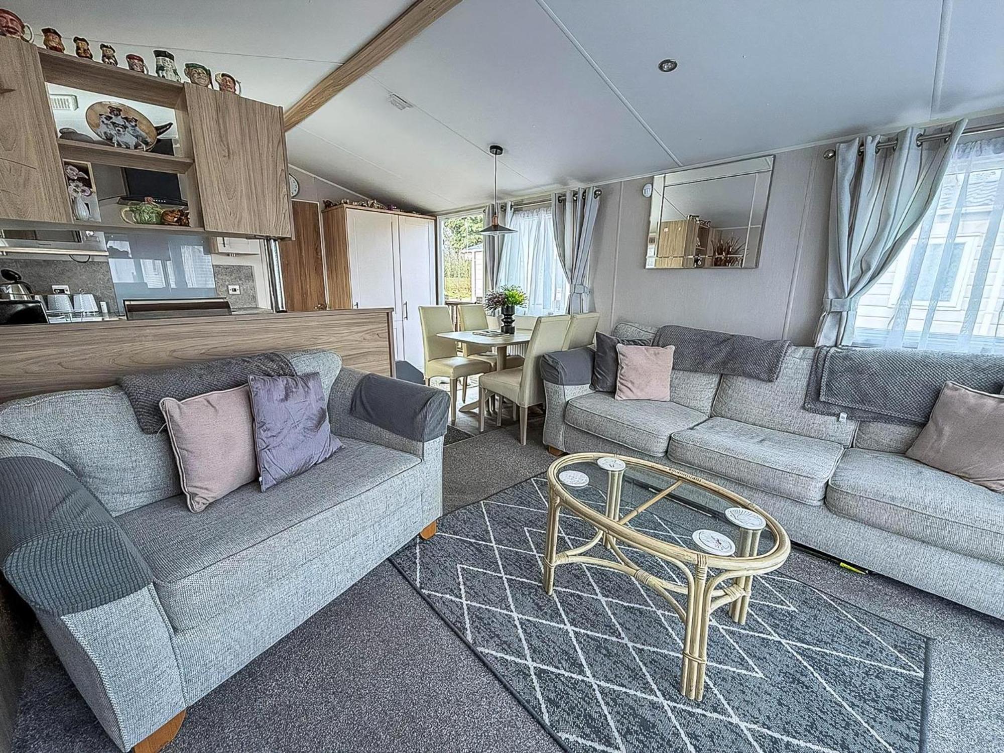 Beautiful Caravan For Hire With A Partial Sea View In Suffolk Ref 32042Az Lowestoft Bagian luar foto